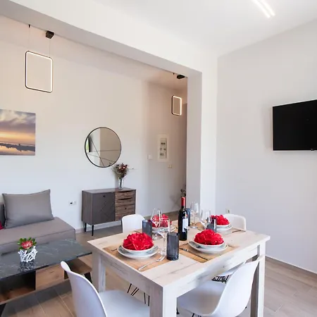 Ruellia Luxury Apartment Kalligoni