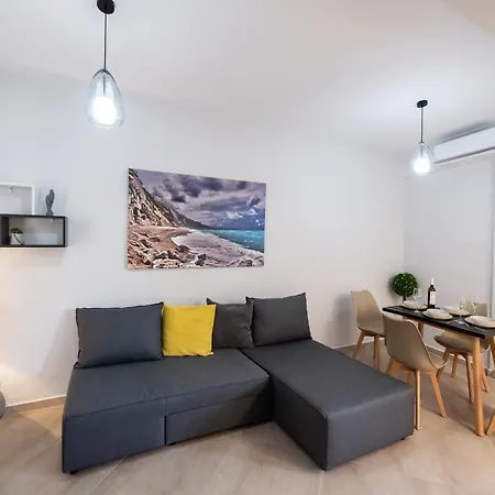 Ruellia Luxury Apartment Kalligoni